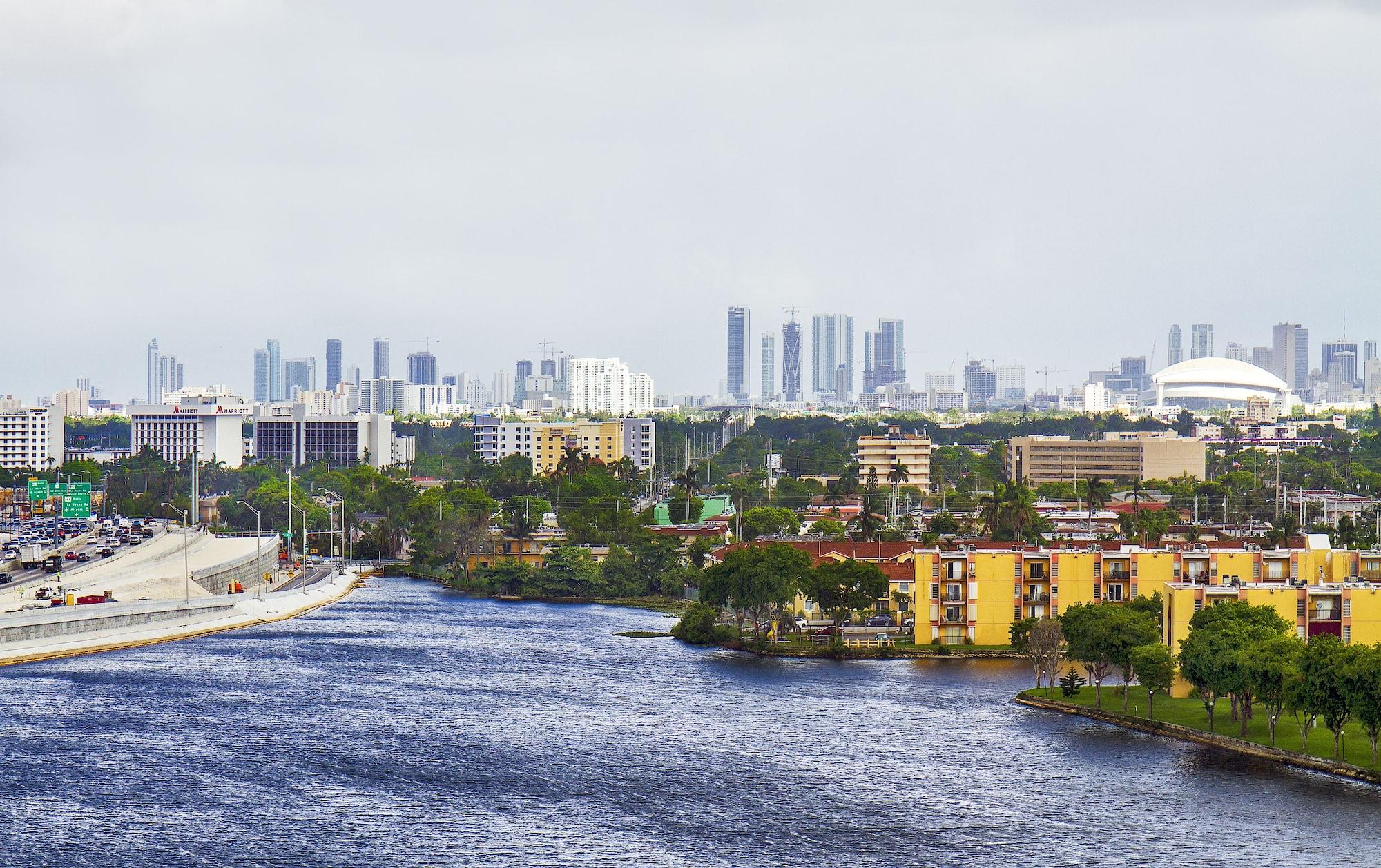 Hilton Miami Airport Blue Lagoon Miami Springs Exterior photo