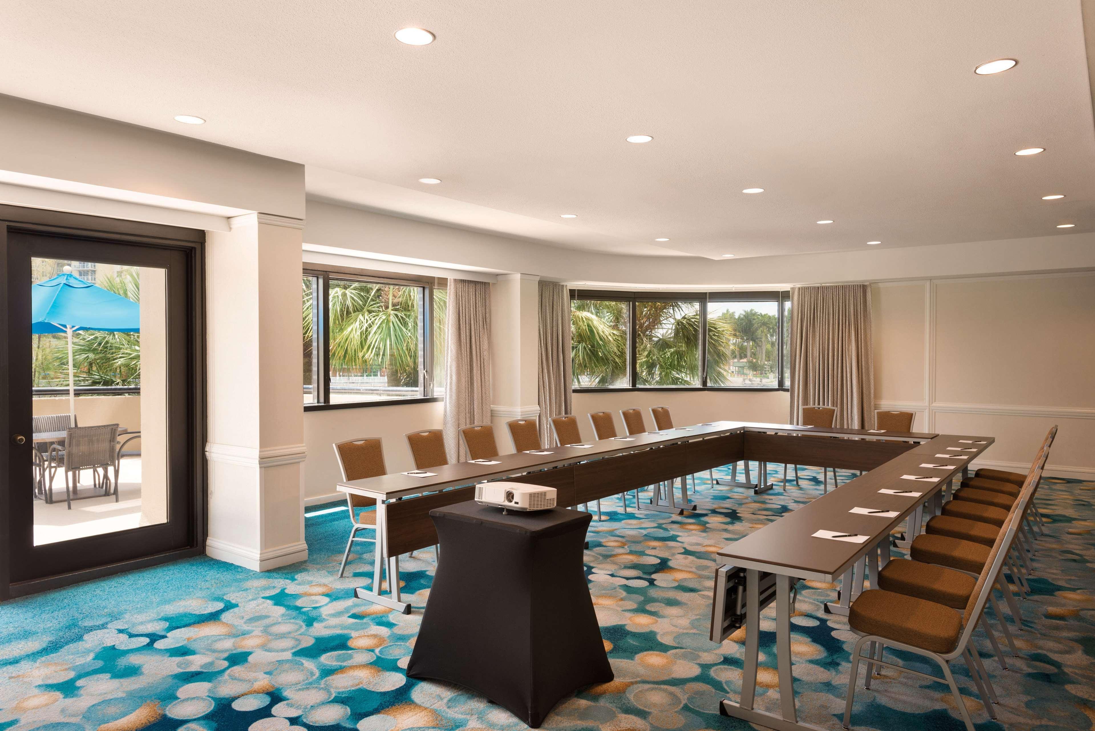 Hilton Miami Airport Blue Lagoon Miami Springs Exterior photo