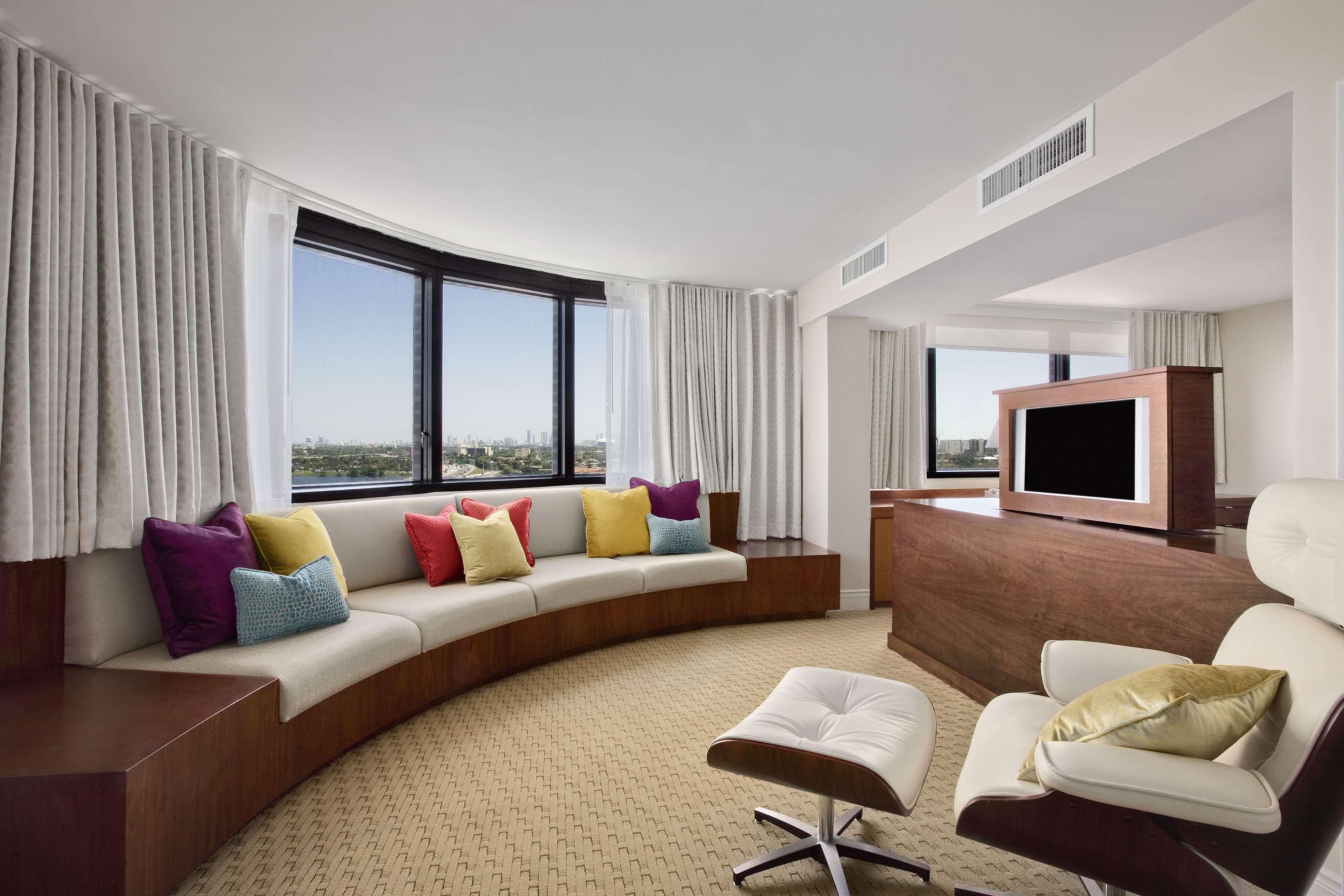 Hilton Miami Airport Blue Lagoon Miami Springs Exterior photo