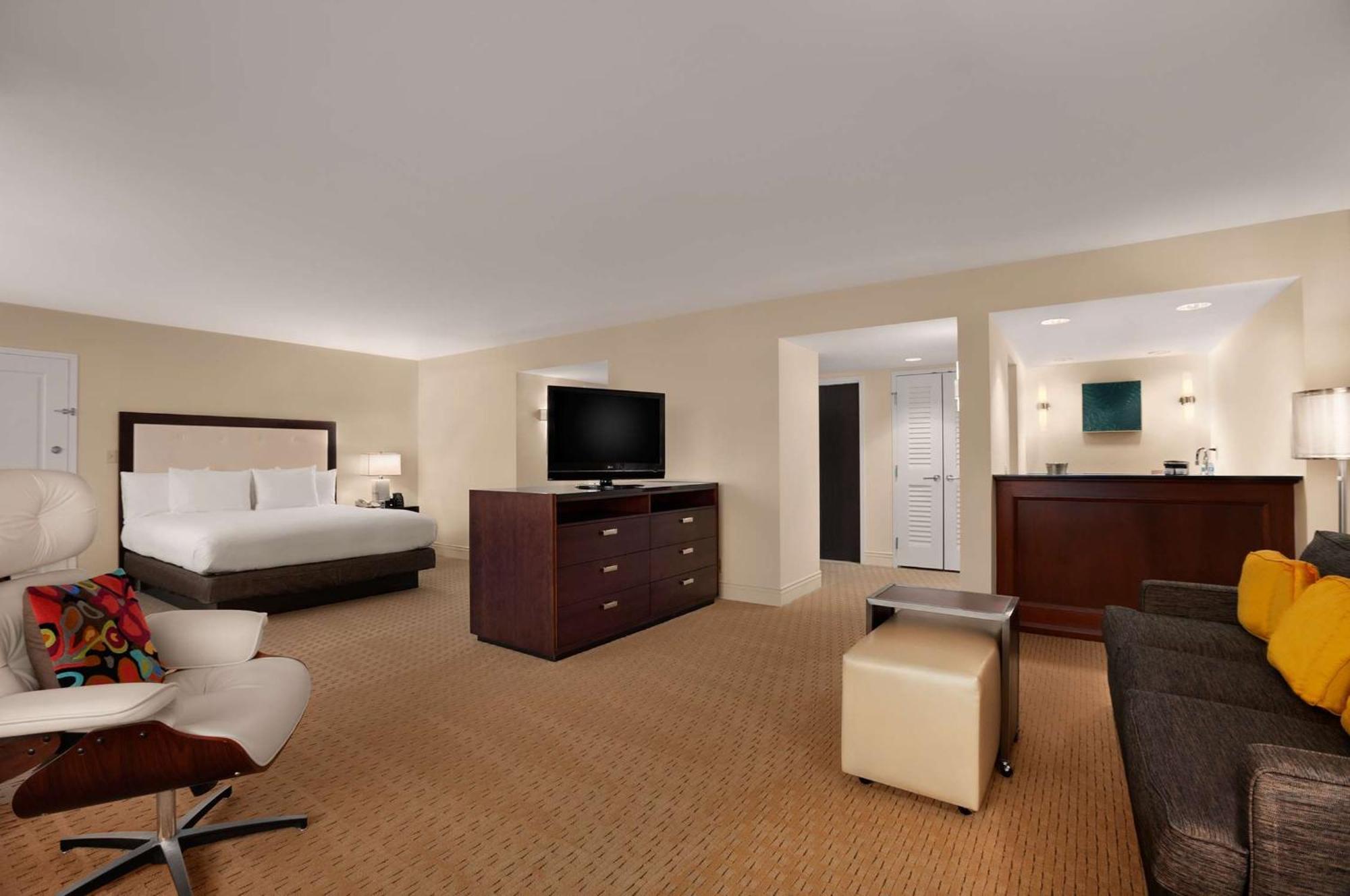 Hilton Miami Airport Blue Lagoon Miami Springs Exterior photo