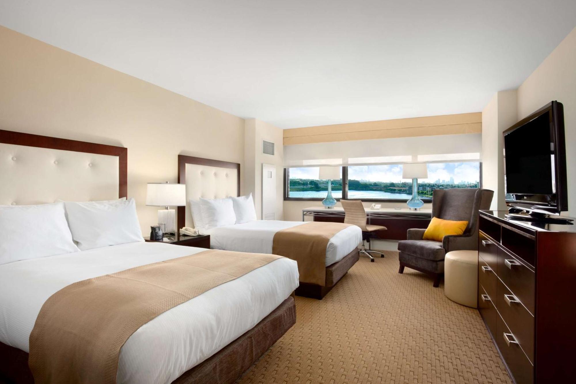 Hilton Miami Airport Blue Lagoon Miami Springs Exterior photo