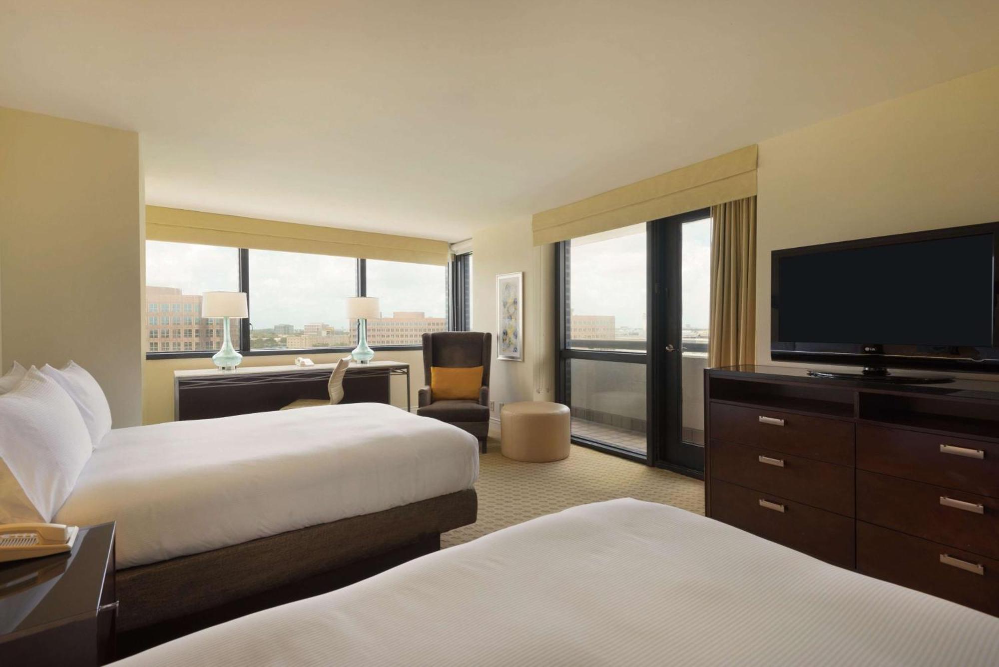 Hilton Miami Airport Blue Lagoon Miami Springs Exterior photo