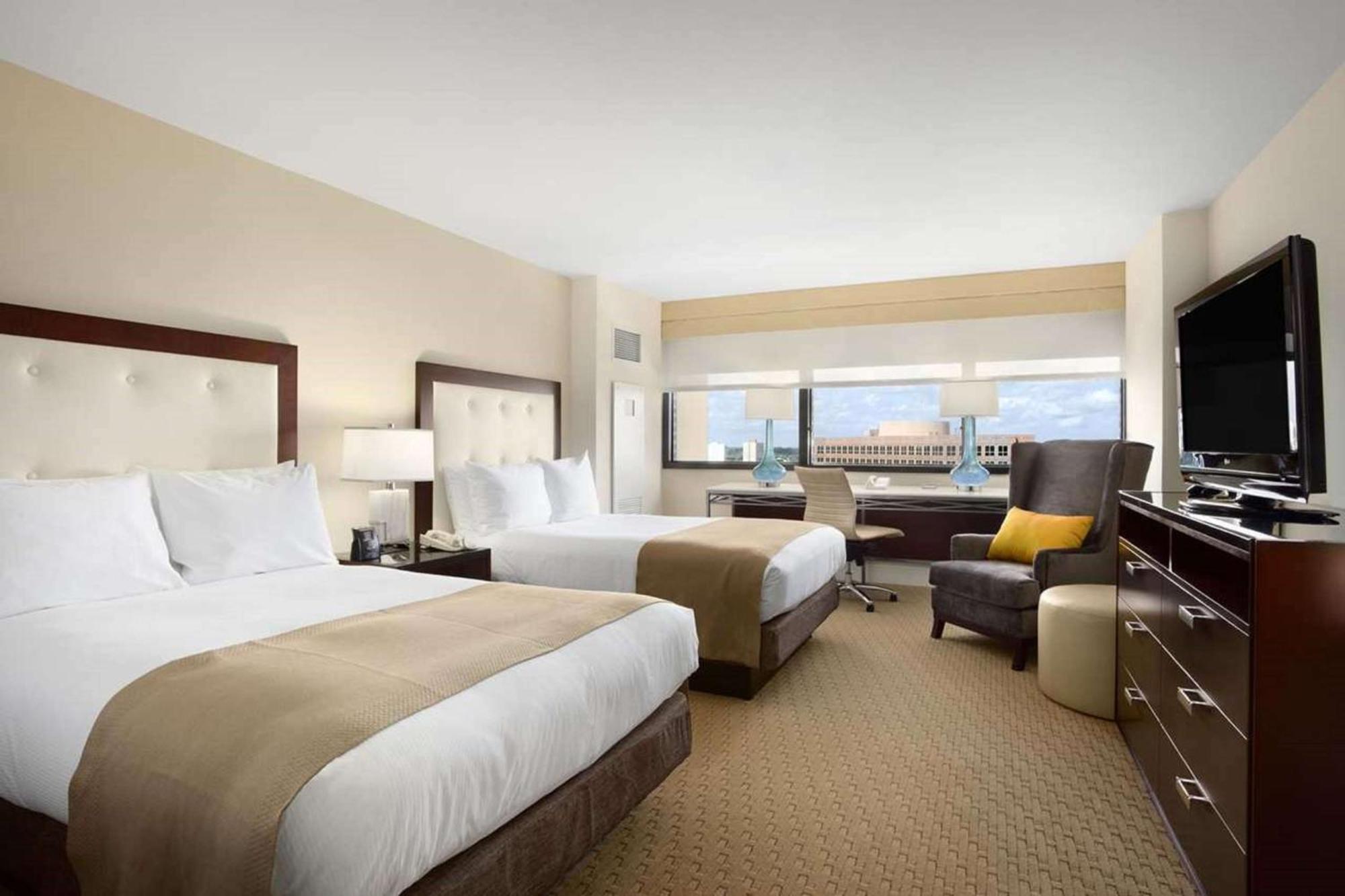 Hilton Miami Airport Blue Lagoon Miami Springs Exterior photo